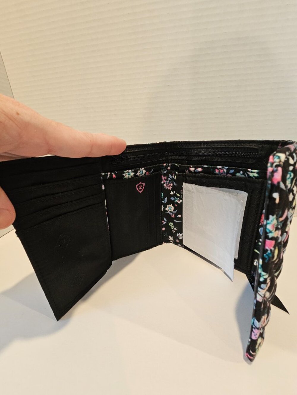 NWT RFID Riley Compact Wallet Botanical Ditsy Flowers Black Leaves Breast Cancer - Picture 9 of 13